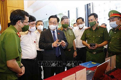 Chùm ảnh: Chủ tịch Quốc hội thăm và làm việc tại Trung tâm Dữ liệu Quốc gia về dân cư