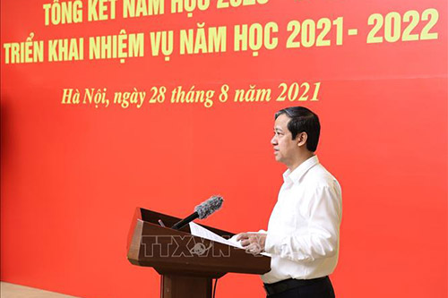 Bộ trưởng Bộ Giáo dục và Đào tạo Nguyễn Kim Sơn trình bày Báo cáo tổng kết năm học 2020-2021