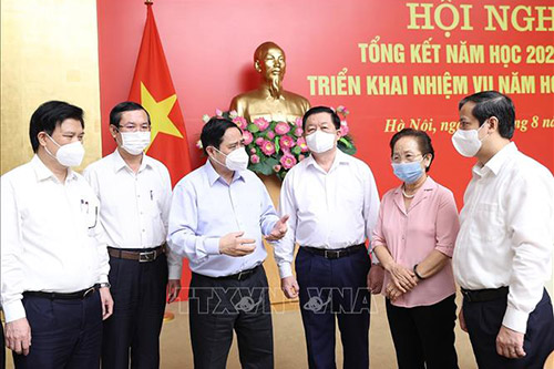 Thủ tướng Phạm Minh Chính với các đại biểu.