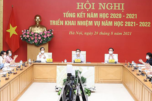 Thủ tướng Chính phủ Phạm Minh Chính chủ trì hội nghị tại điểm cầu Hà Nội.
