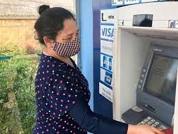 Hà Nội: Giải quyết chi trả lương hưu, bảo hiểm xã hội qua tài khoản cá nhân ATM