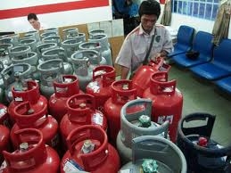 Giá gas tăng từ 12.000 đến 13.534đồng/bình 12kg