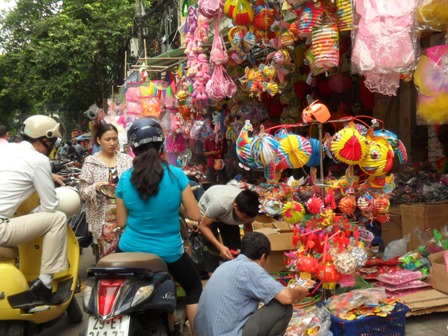 Thị trường đồ chơi Trung thu: Hàng truyền thống Việt lên ngôi