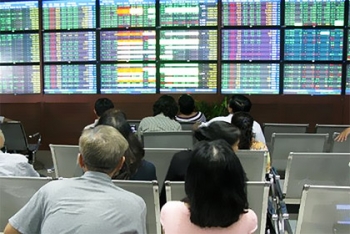 Vốn nóng rút chạy, cầu ngoại khó đỡ