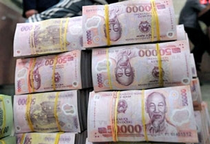 tay ninh khoi to 2 nguoi nuoc ngoai van chuyen tien trai phep qua bien gioi