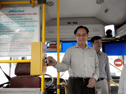 tu 610 ha noi se thi diem dung ve thang dien tu xe buyt