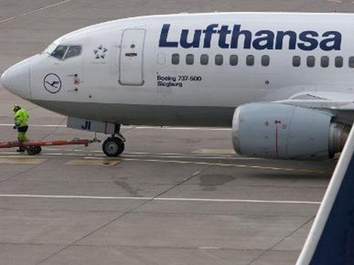 lufthansa huy hang chuc chuyen bay duong dai do dinh cong
