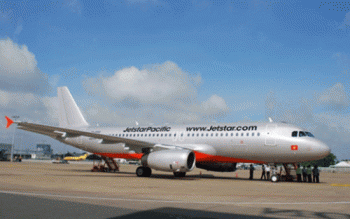 Xe thang va quệt với máy bay của Jetstar Pacific tại sân bay Tân Sơn Nhất