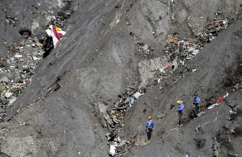 6. Máy bay Germanwings đâm vào núi do phi công tự sát