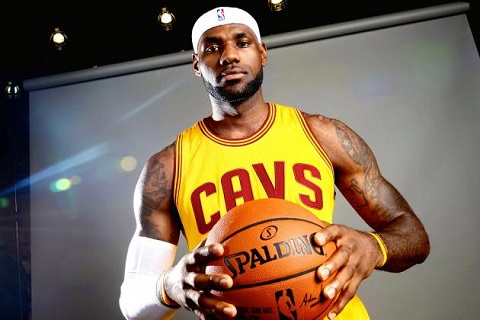 6- LeBron James&amp;#58; 64,8 triệu USD