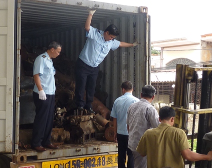 Hải quan Hải Phòng xử lý 2.176 container lốp cũ tồn đọng