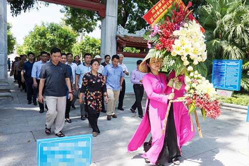 Khu di tích Kim Liên: Người dân nô nức về tri ân Bác