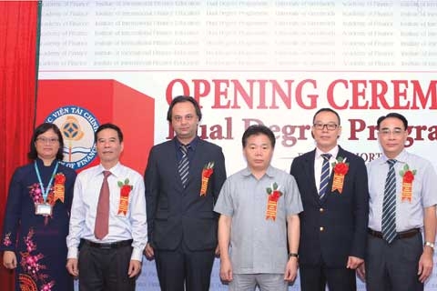 hoc vien tai chinh khang dinh vi the khong chi o viet nam