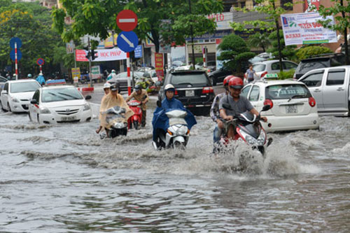 Cả nước có mưa, cảnh báo tố lốc ở Tây Nguyên và Nam Bộ