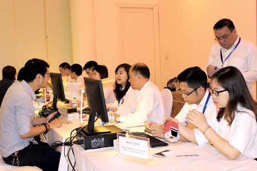Cục Thuế Hà Nội phối hợp với đại lý thuế hỗ trợ quyết toán thuế cho người nộp thuế. Ảnh: NM
