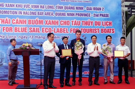 Quảng Ninh: Gắn logo nhãn sinh thái “Cánh buồm xanh” cho tàu du lịch