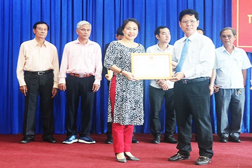 can doi moi viec vinh danh nguoi nop thue