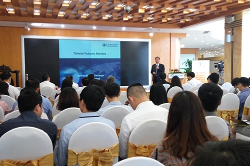 Hai thị trường phái sinh và cơ sở có tác động qua lại lẫn nhau