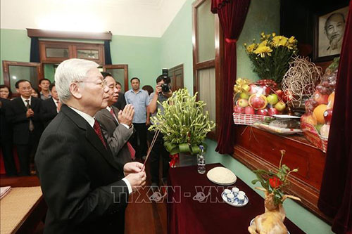 Tổng Bí thư, Chủ tịch nước dâng hương tưởng niệm Chủ tịch Hồ Chí Minh