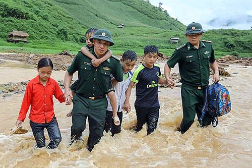 Thủ tướng đề nghị bảo đảm an toàn cho học sinh vùng mưa lũ miền Trung