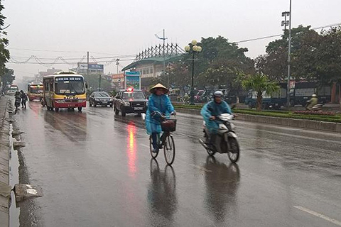 Mưa to khắp cả nước, đề phòng lốc, sét và gió giật mạnh