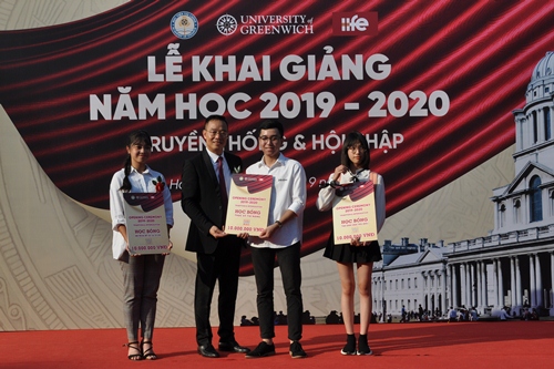 trao học bổng