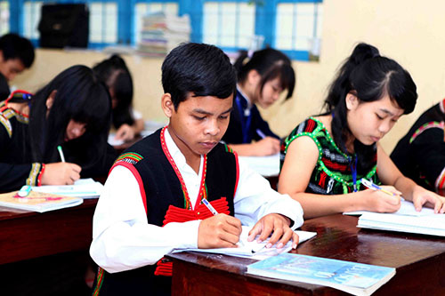 Trong giai đoạn 2011-2015, đ&atilde; c&oacute; tr&ecirc;n 10 triệu lượt học sinh được hỗ trợ học ph&iacute; với tổng kinh ph&iacute;