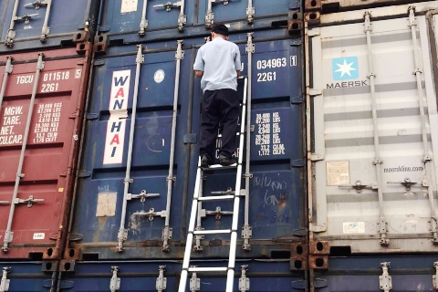 TP. Hồ Chí Minh: 3 ngày làm thủ tục thông quan 677 container hàng quá cảnh