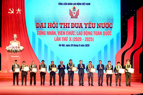 Tôn vinh những điển hình trong phong trào thi đua yêu nước của công nhân viên chức lao động