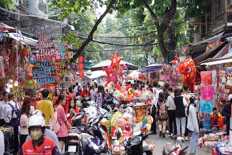 Hà Nội: Phố Hàng Mã rộn ràng đón Trung thu