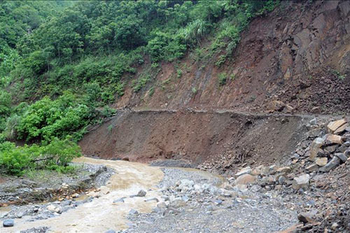 Nguy cơ xảy ra lũ quét, sạt lở đất cục bộ tại khu vực miền núi.