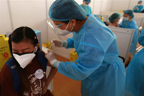 Tiêm vaccine ngừa COVID-19 tại Yangon, Myanmar, ngày 1/9/2021