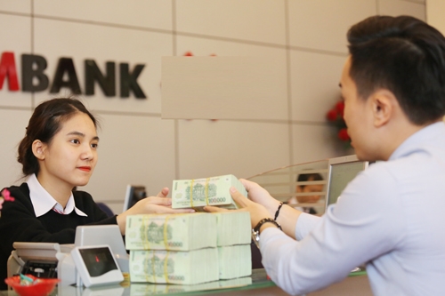 Cuối năm, tăng trưởng NIM các ngân hàng sẽ chậm lại và phân hóa