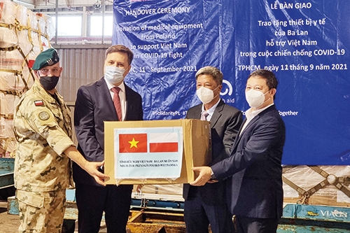 Hải quan hỗ trợ doanh nghiệp bằng các giải pháp mạnh mẽ, thiết thực