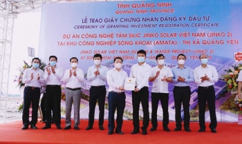 Quảng Ninh: Trao giấy chứng nhận đầu tư Dự án Jinko Solar 2 gần 400 triệu USD