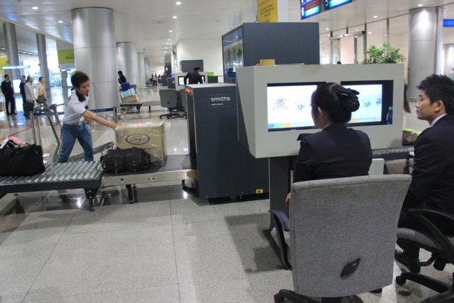 hai quan san bay tan son nhat lai phat hien vu van chuyen 35 kg heroin