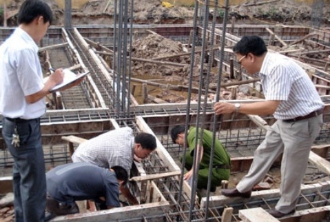 Xây công trình gây lún, nứt, đổ nhà hàng xóm: Đình chỉ thi công