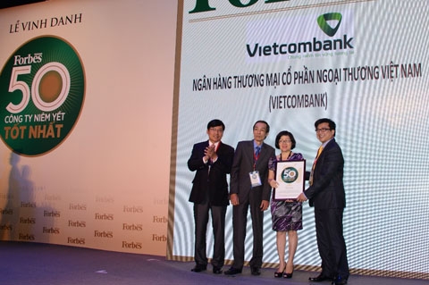 vietcombank nam trong top 50 cong ty niem yet tot nhat viet nam