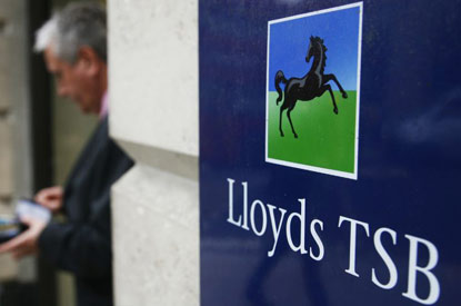 Lloyds cắt 9,000 nhân sự, đóng cửa gần 200 chi nhánh