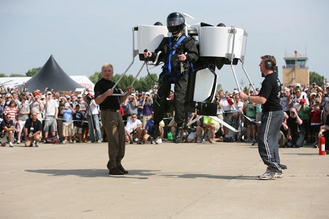 7. Bộ đồ bay phản lực cá nhân (jetpack)