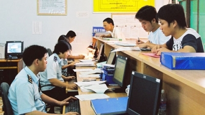 ha i quan qua ng ninh dang gap kho trong thu doi no dong thue