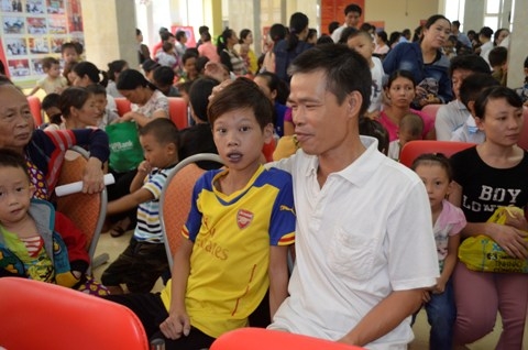 kham mien phi benh tim cho hon 1500 tre em o ha tinh
