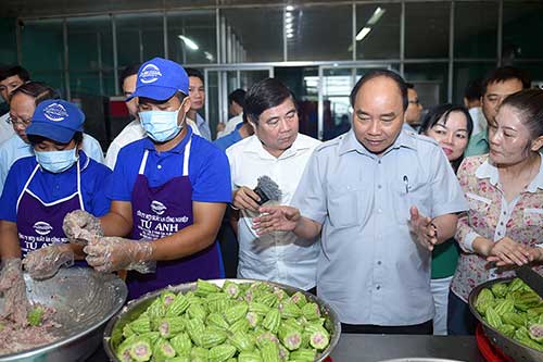 Thủ tướng kiểm tra suất ăn công nghiệp, quán phở ‘bình dân’ ở TP. HCM