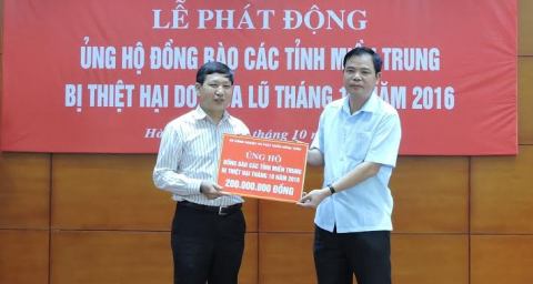 Trao tiền