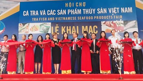 Hơn 40 doanh nghiệp tham gia quảng bá sản phẩm cá tra