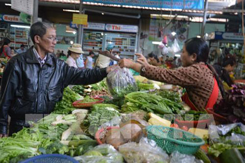 Giá thực phẩm biến động do mưa lớn kéo dài