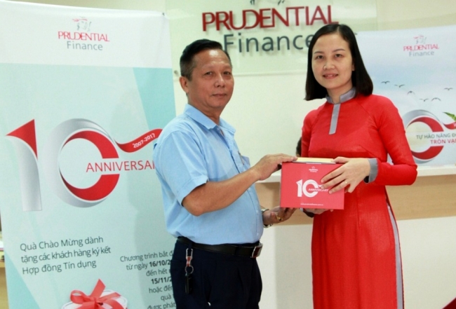 vay tieu dung duoc tang qua tai pruf