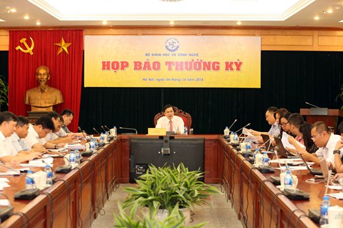 họp báo