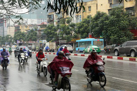 Bắc Bộ và Thanh Hoá có mưa to, dông mạnh, vùng núi chuyển rét