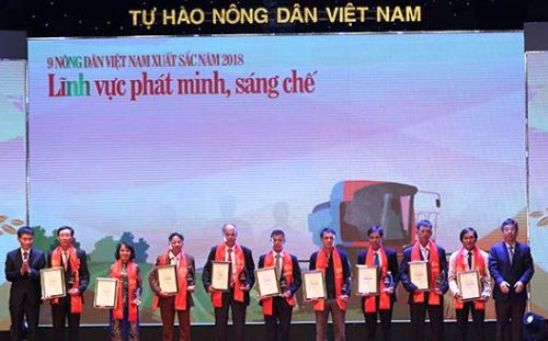 Tôn vinh và trao danh hiệu cho 63 Nông dân Việt Nam xuất sắc 2018